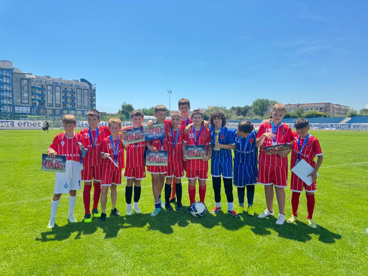 Дитяча футбольна команда FC FRAME від DOBRO HUB після участі у турнірі в Болгарії